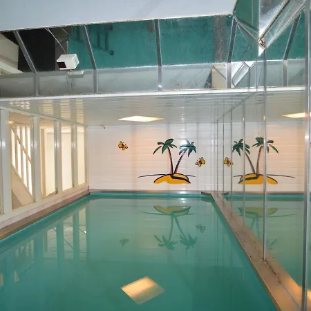 With Pool Sauna Lunteren