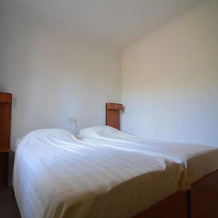 Feriehus In With Heated Pool