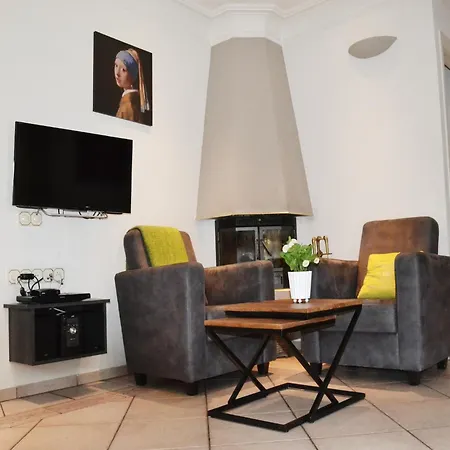 In With Heated Pool Feriehus *