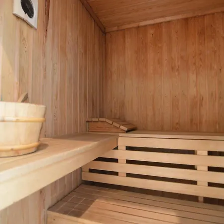 Feriehus In With Heated Pool